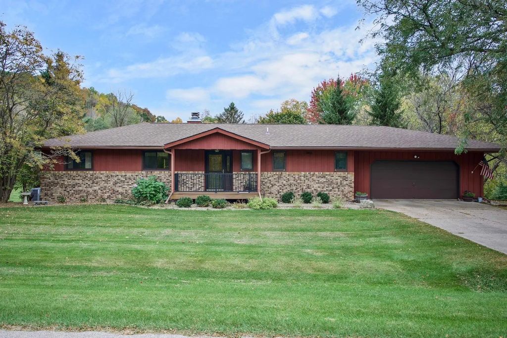 2197 Clinton Drive, Winona