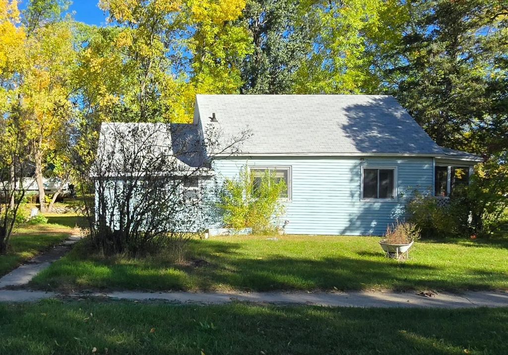304 Spruce Avenue Ne, Cass Lake