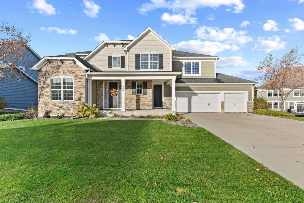 1540 Deephaven Drive, Woodbury