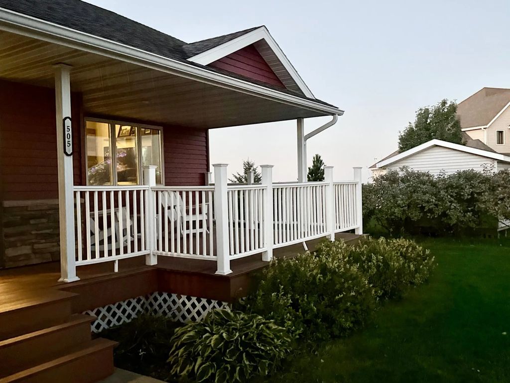 505 Main Avenue W, Rothsay
