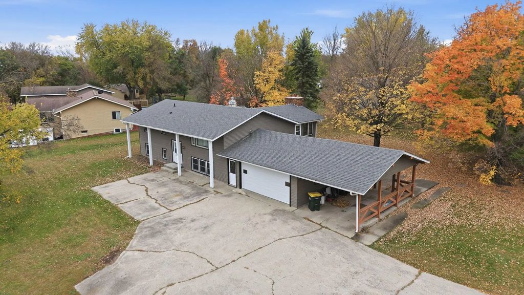 19583 71st Street Ne, New London