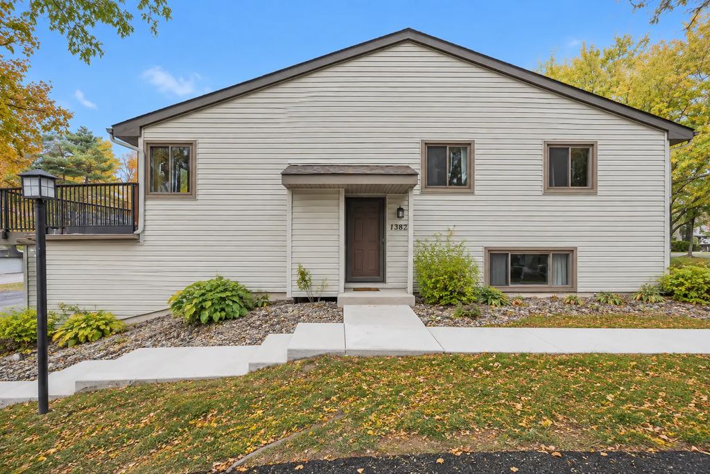 1382 Arden View Drive, Arden Hills