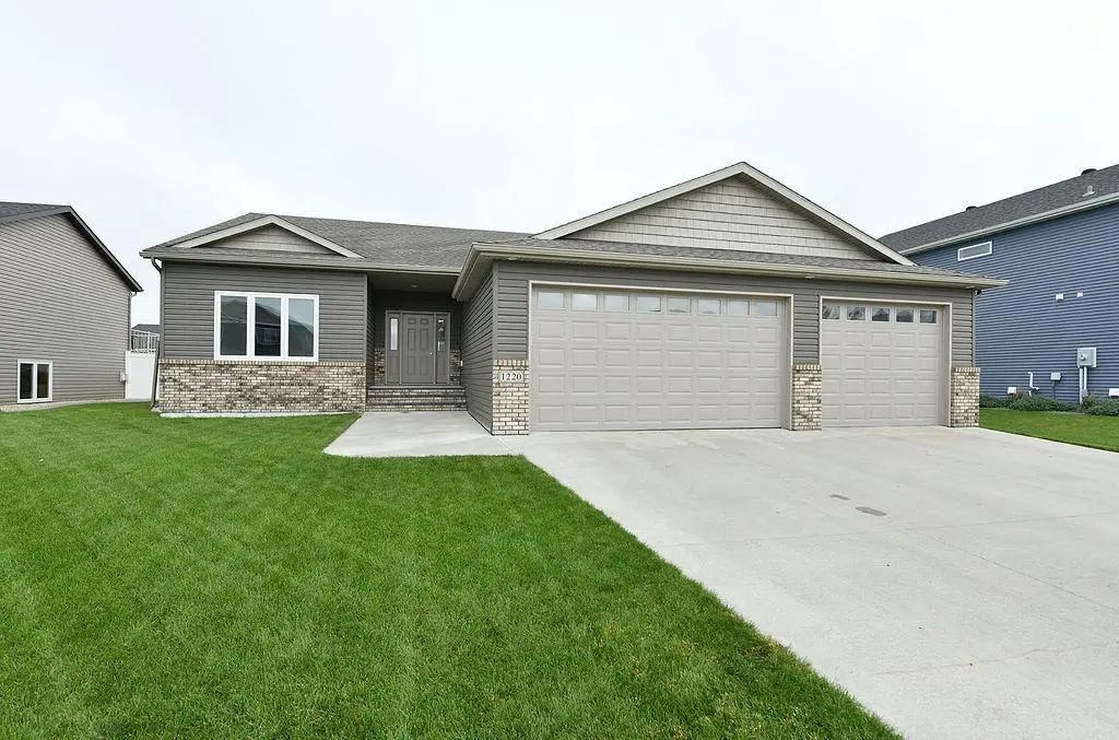 1220 Legion Lane W, West Fargo