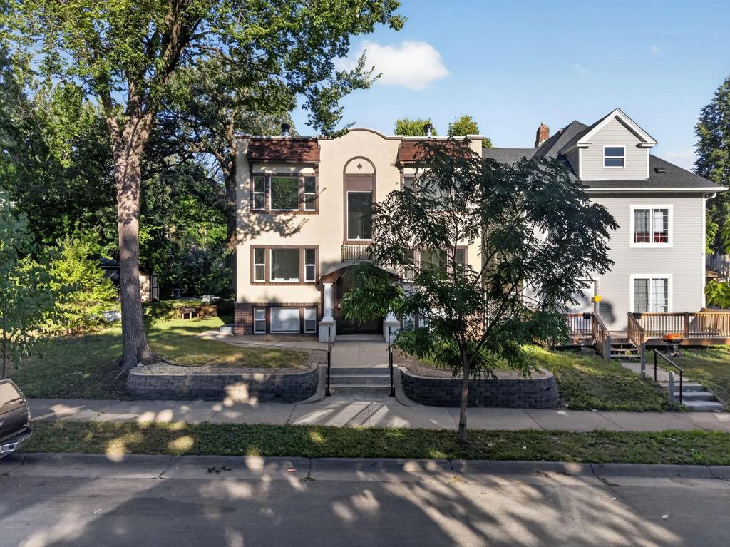 2204 Emerson Avenue N, Minneapolis