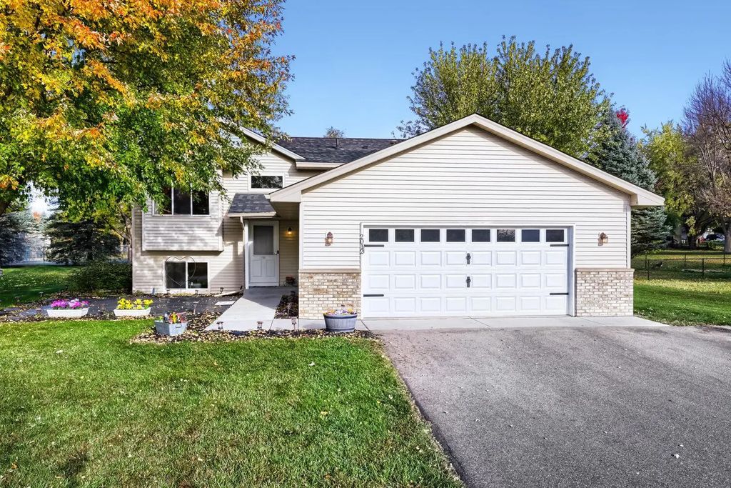 2012 Spruce Court, Rockford