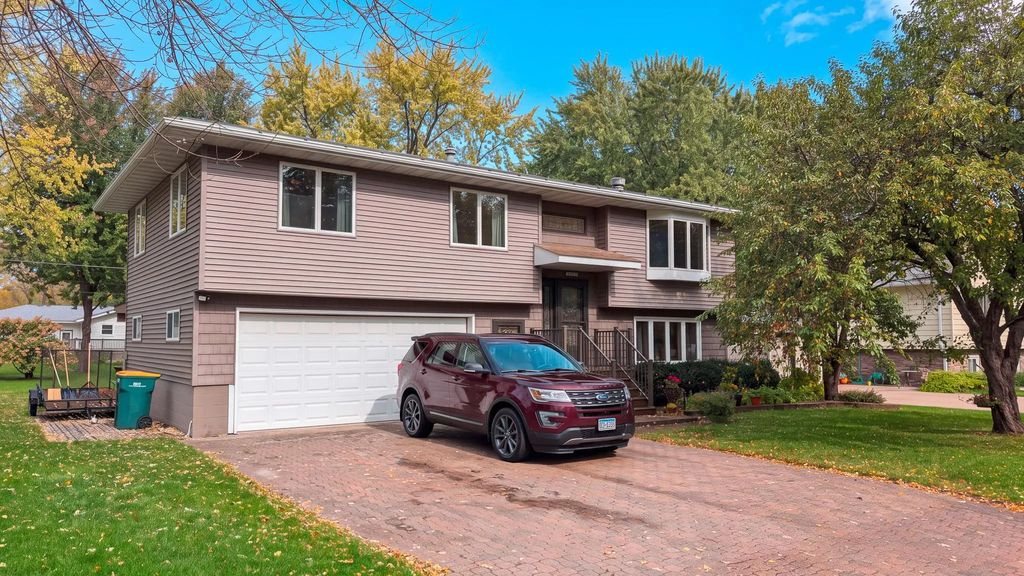 1613 Canary Drive, Albert Lea