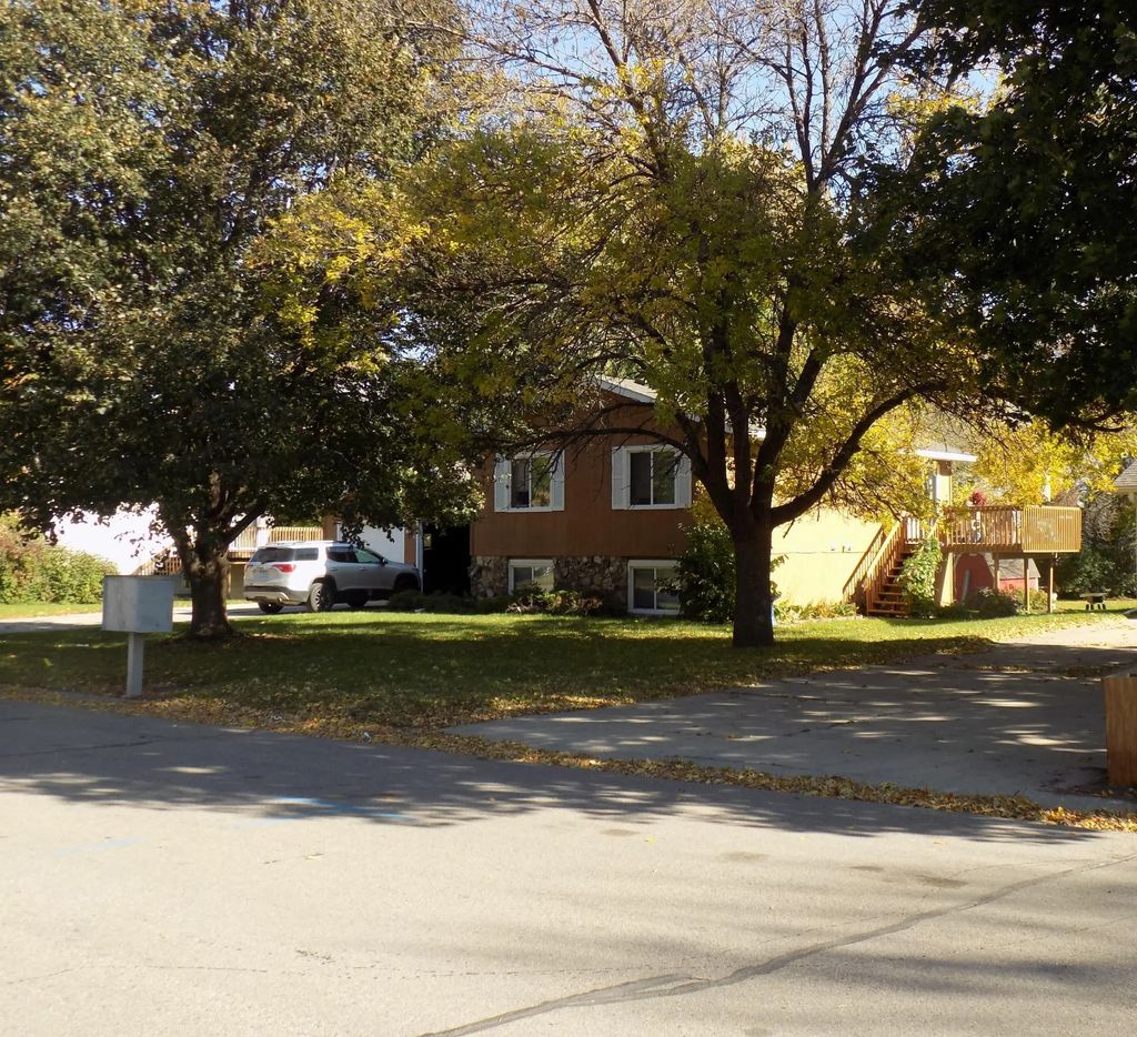 305 23rd Street Se, Willmar