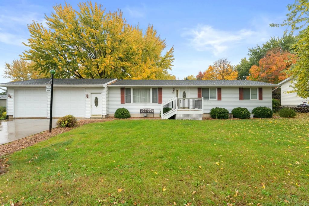402 4th Street Ne, Hayfield