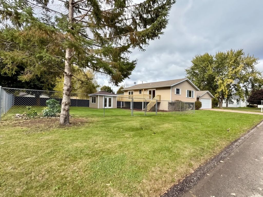 906 Pierce Avenue, Wabasha