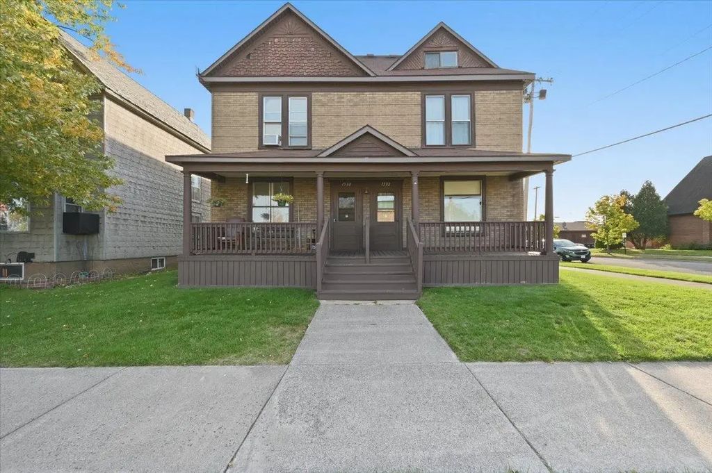 1530-1532 Banks Avenue, Superior