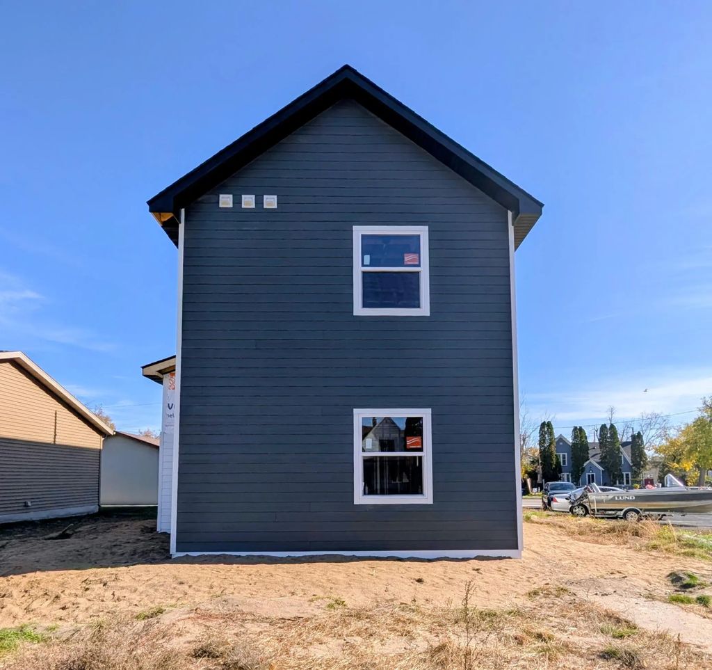 1014 Bemidji Avenue N, Bemidji
