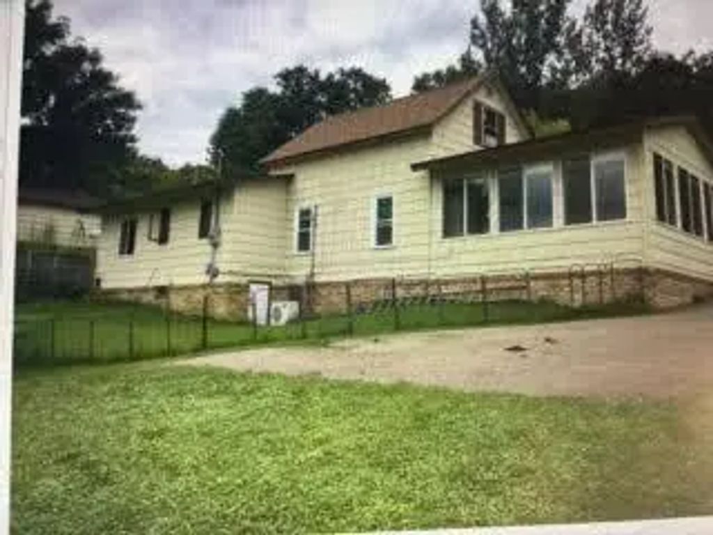317 6th Street E, Carver