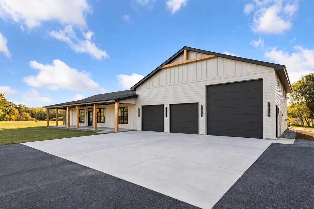 22030 Edison Street Ne, East Bethel