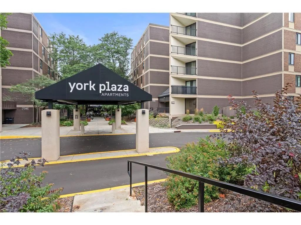 7200 York Avenue S 101, Edina
