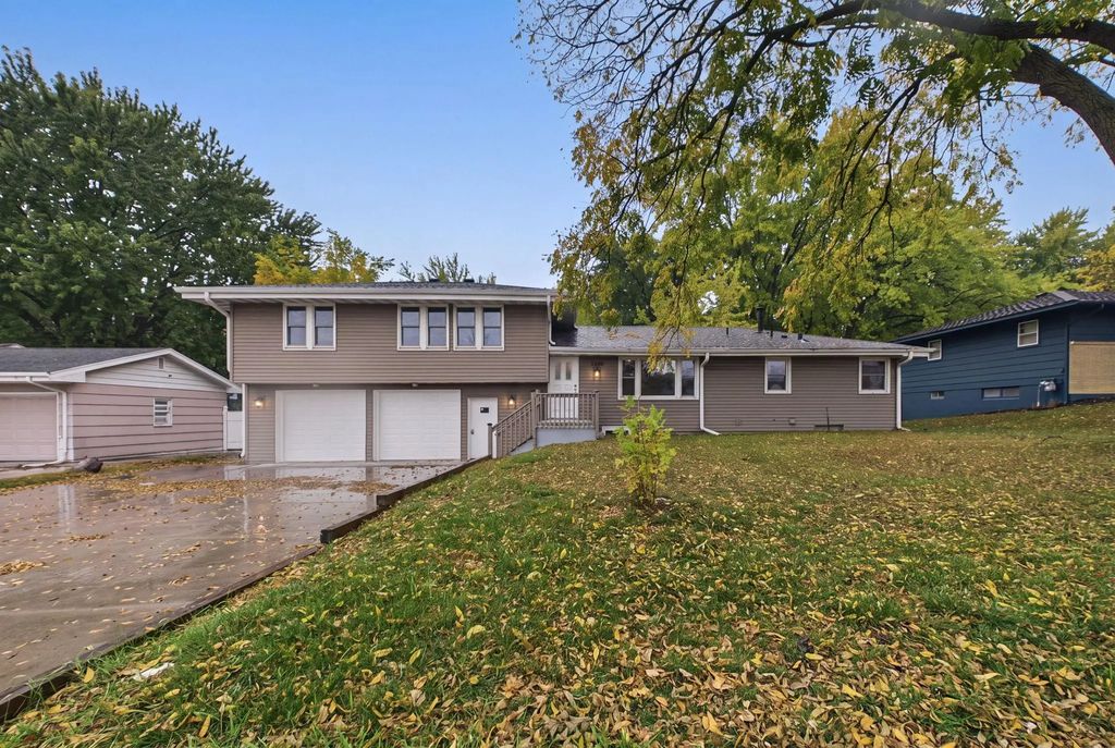 3049 Winnetka Avenue N, Crystal