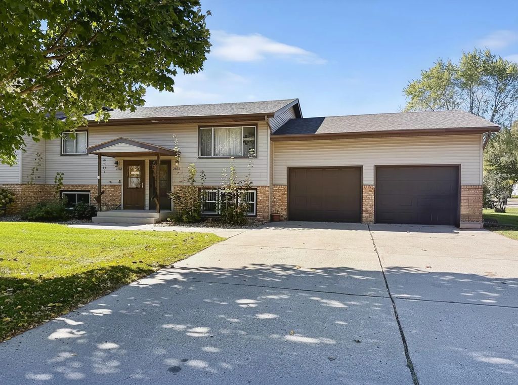 2402 Kenwood Drive Sw, Willmar
