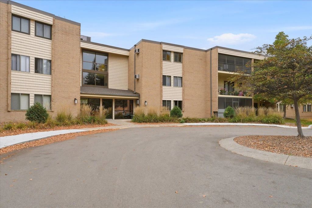 11160 Anderson Lakes Parkway 101, Eden Prairie