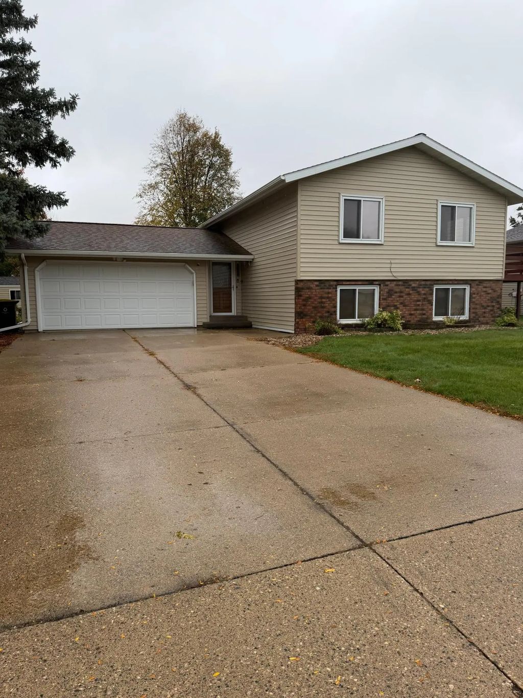 1211 Hickory Street, Fairmont