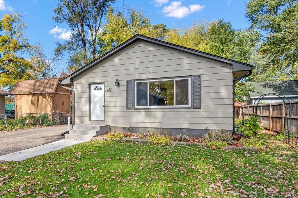 687 Dover Street Ne, Fridley