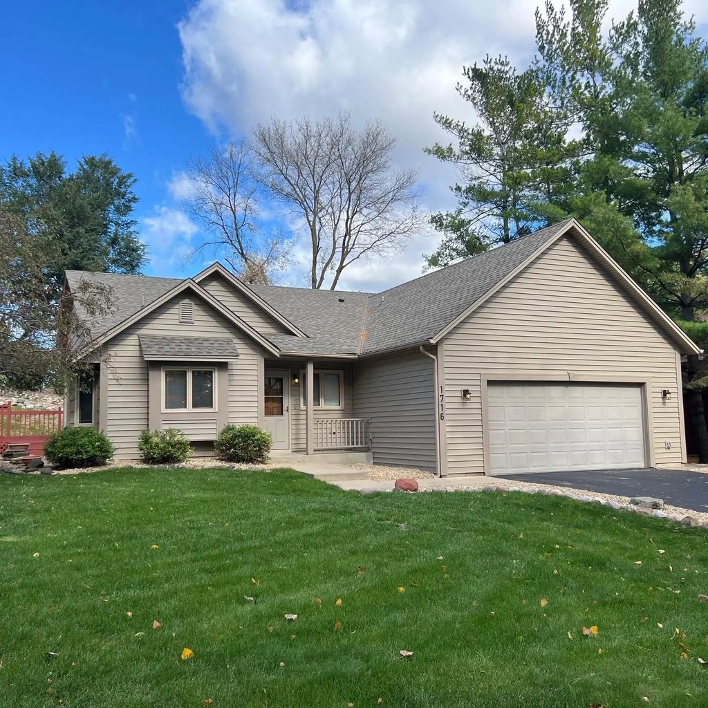 1716 Slater Lane, Burnsville