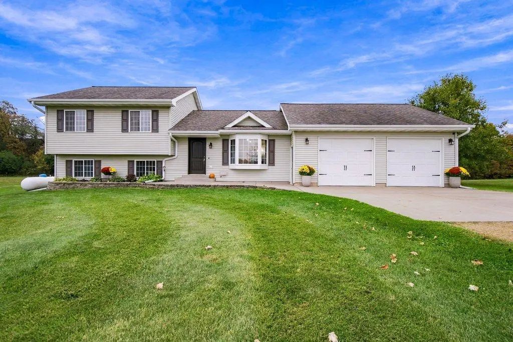 E6632 833rd Ave, Colfax