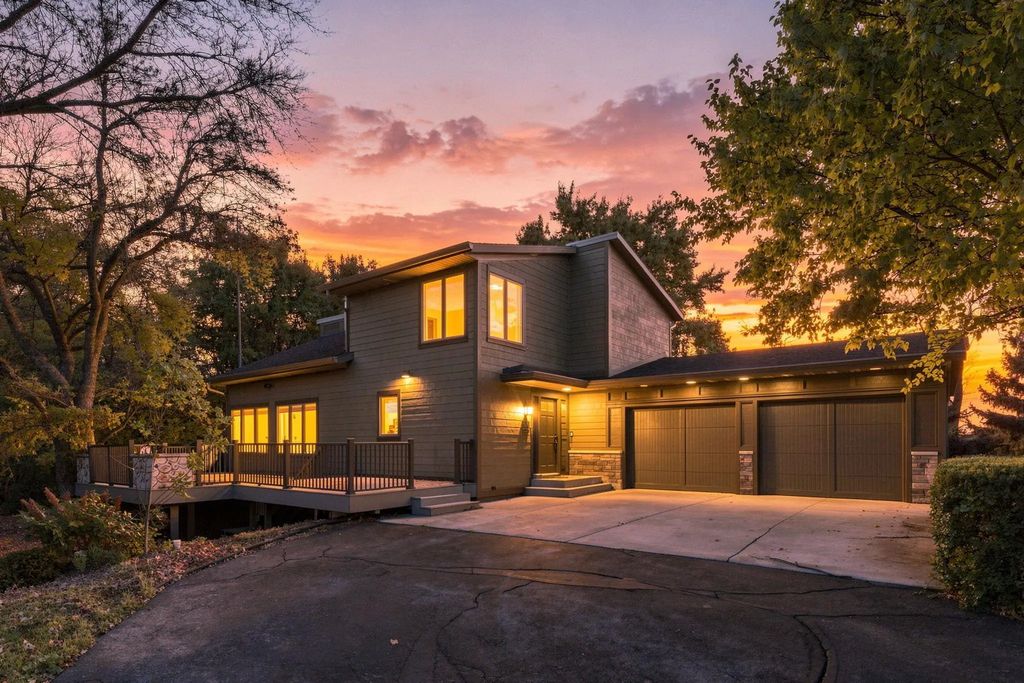 310 Greenwood Avenue W, Hector