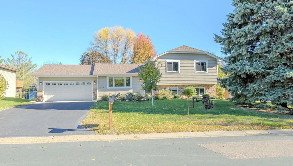 9142 Lanewood Lane N, Maple Grove