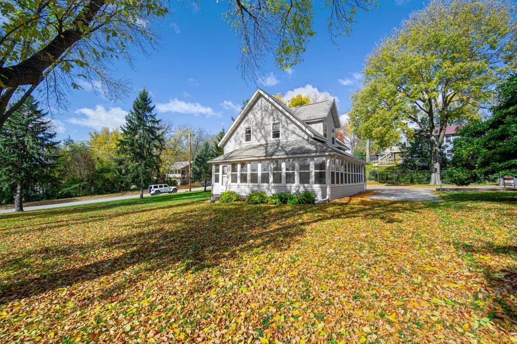 200 Park Avenue Ne, Elysian
