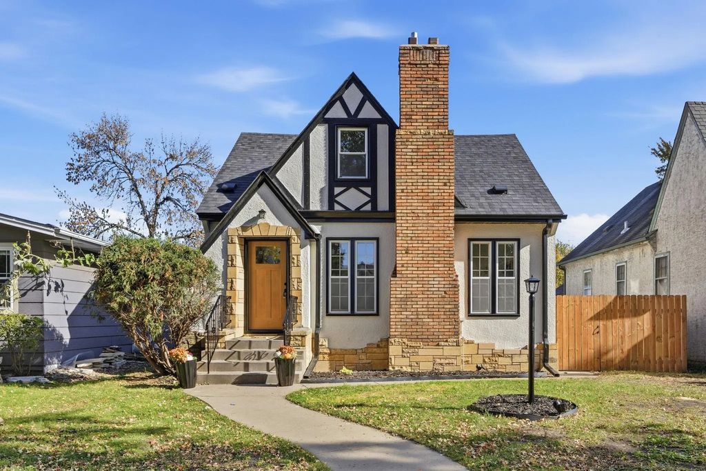 4537 Columbus Avenue, Minneapolis