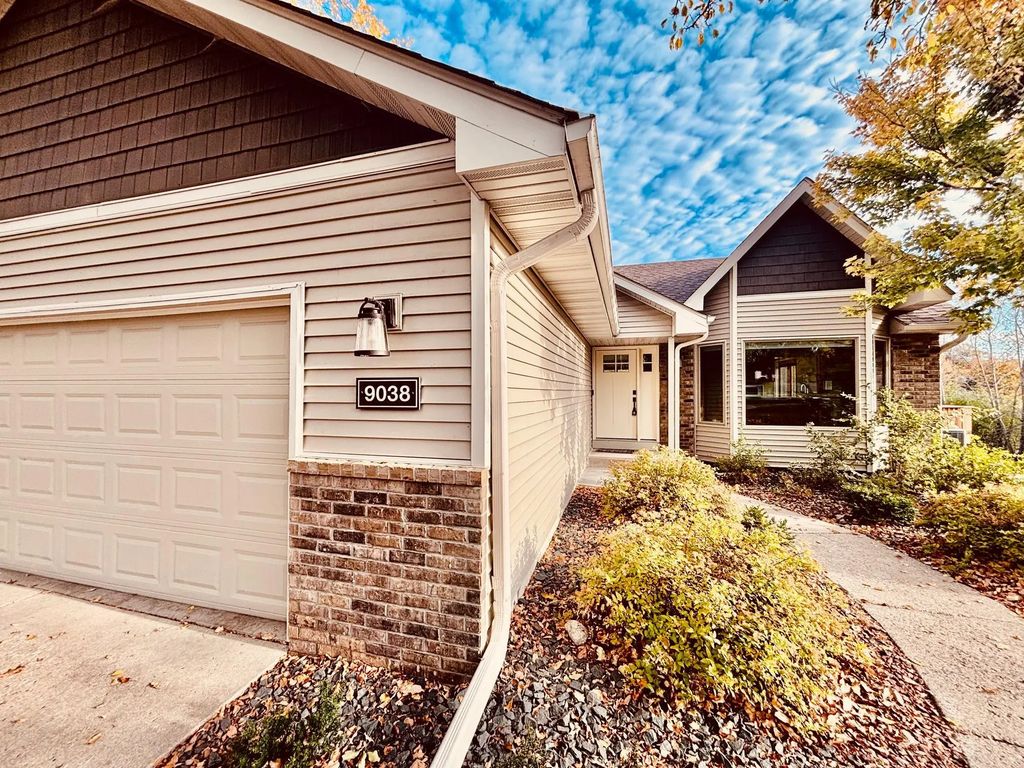 9038 Loch Lomond Boulevard, Brooklyn Park