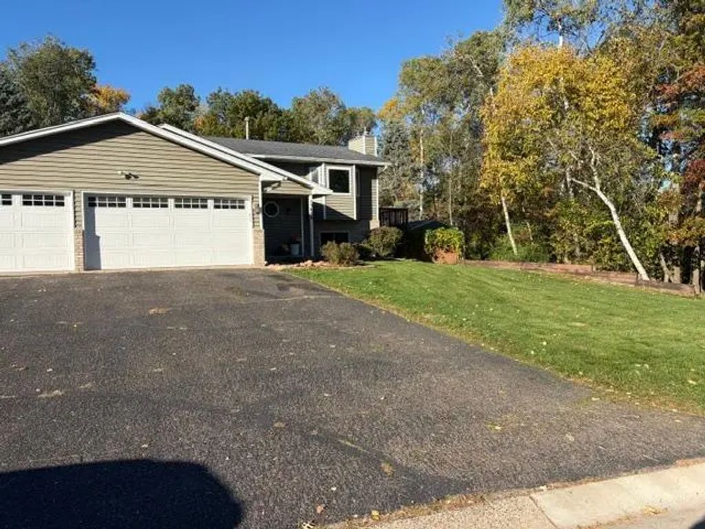 13690 Geneva Avenue N, Hugo