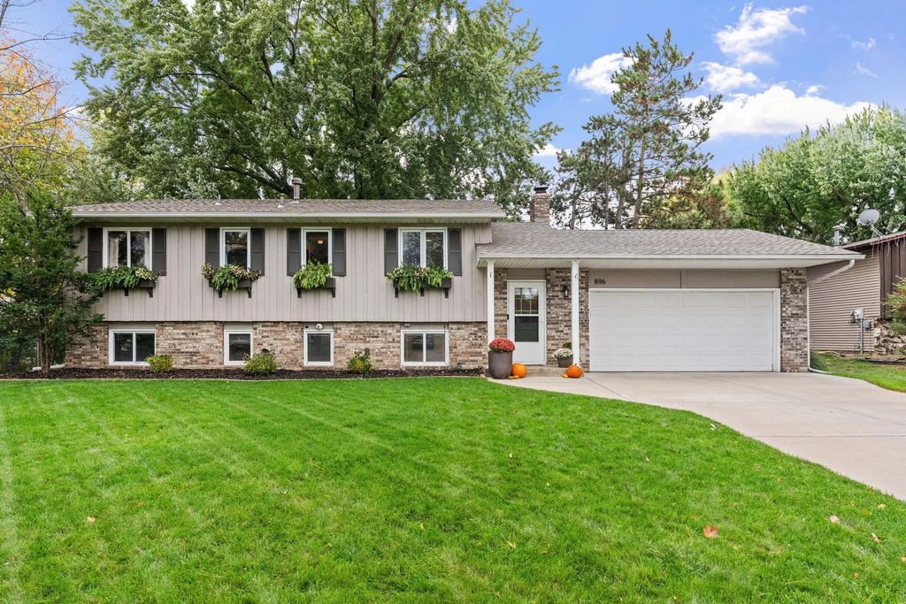 896 Sunrise Court, Stillwater