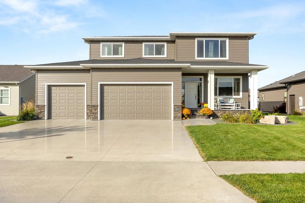 3652 Bell Boulevard E, West Fargo