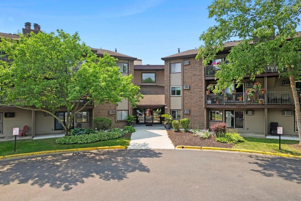 3420 Golfview Drive 123, Eagan