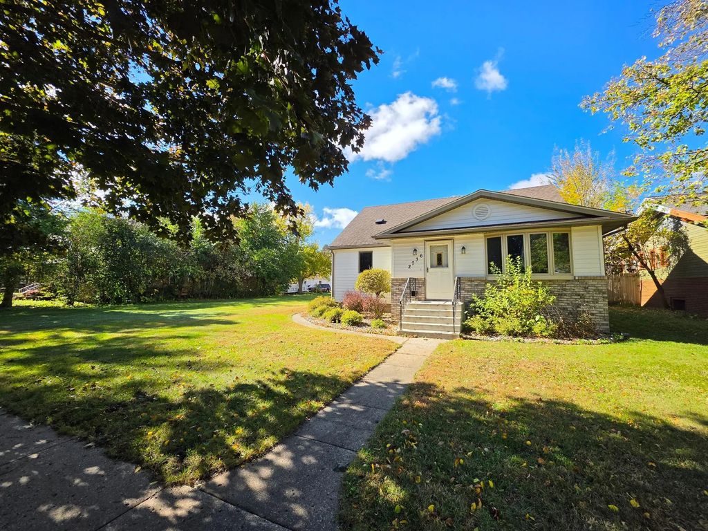 2736 Linden Avenue, Slayton