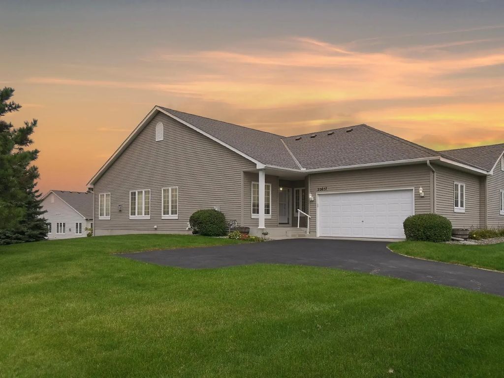 20657 Eastview Avenue, Farmington