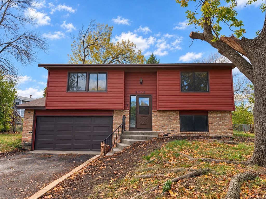 8223 Brunswick Circle N, Brooklyn Park