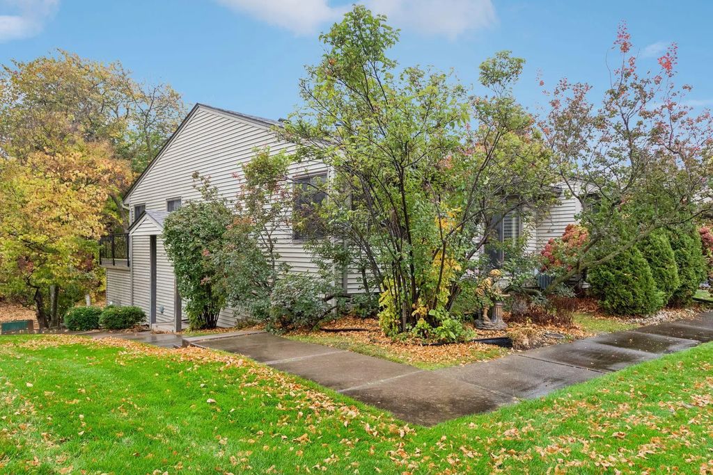 4435 Arden View Court, Arden Hills