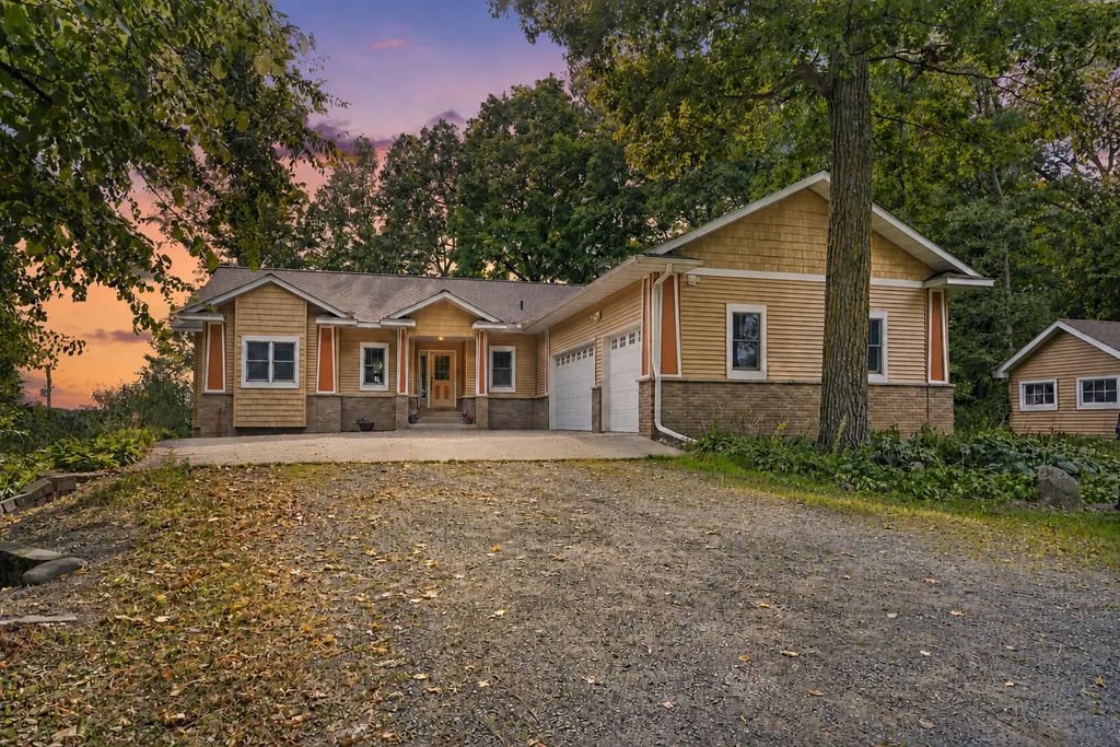 9840 Pine Shores Drive, Pine City