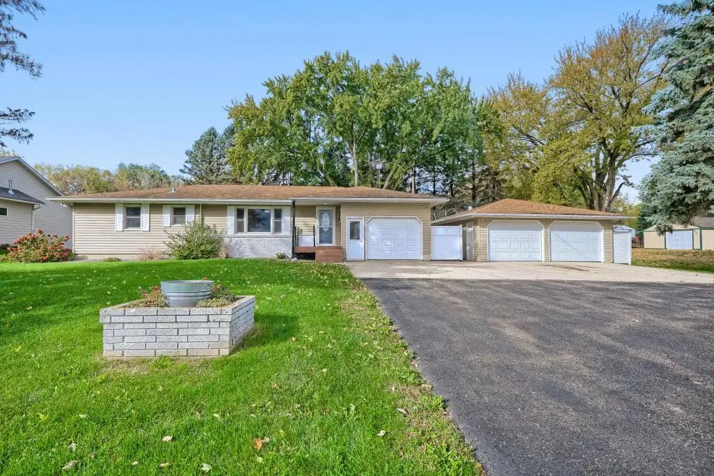 24109 Hogan Avenue, New Trier