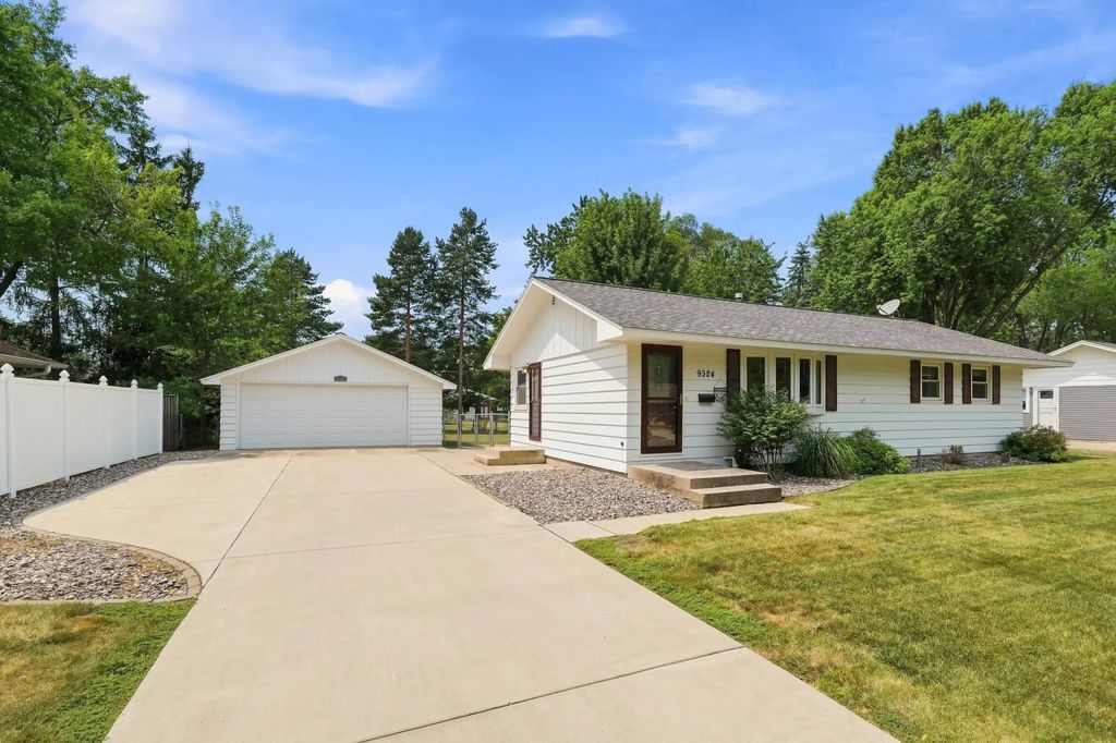 9324 10th Avenue S, Bloomington