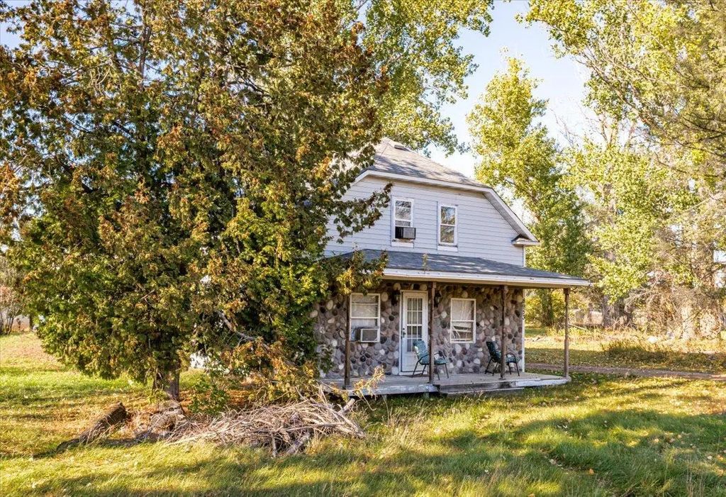 8953 Market Street, Sturgeon Lake