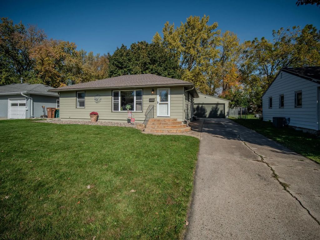 412 Oregon Street, Albert Lea