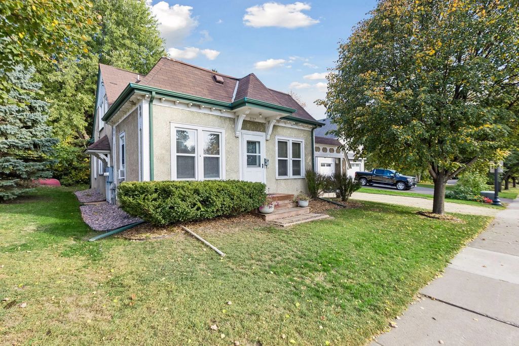 3127 Silver Lake Road Ne, Saint Anthony