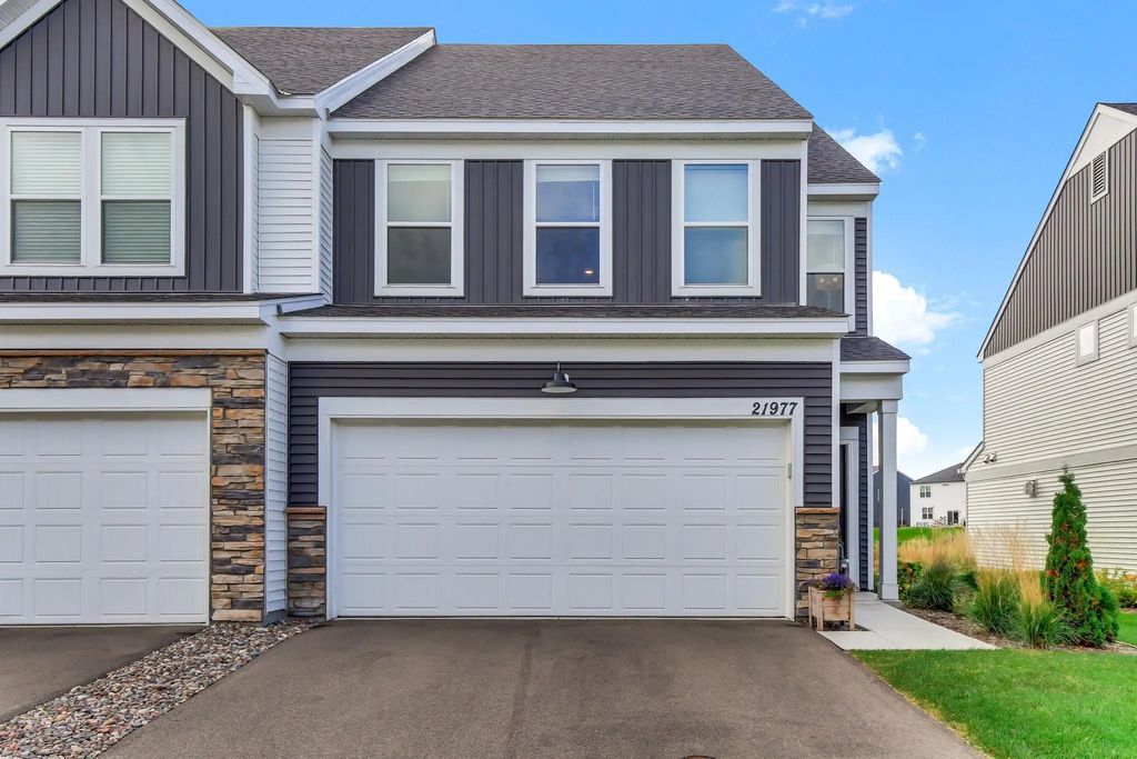 21977 Harvest Avenue, Rogers