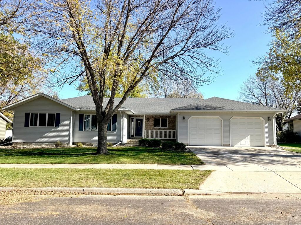 607 Deschepper Street, Marshall