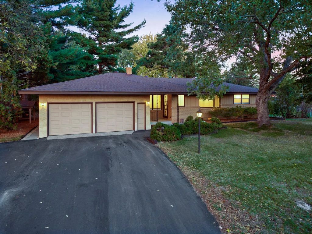 2827 123rd Avenue Nw, Coon Rapids