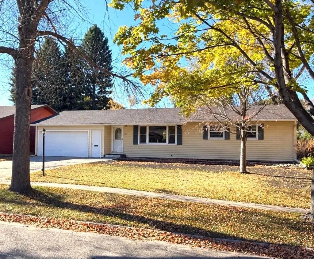 505 Maple Lane, Moorhead