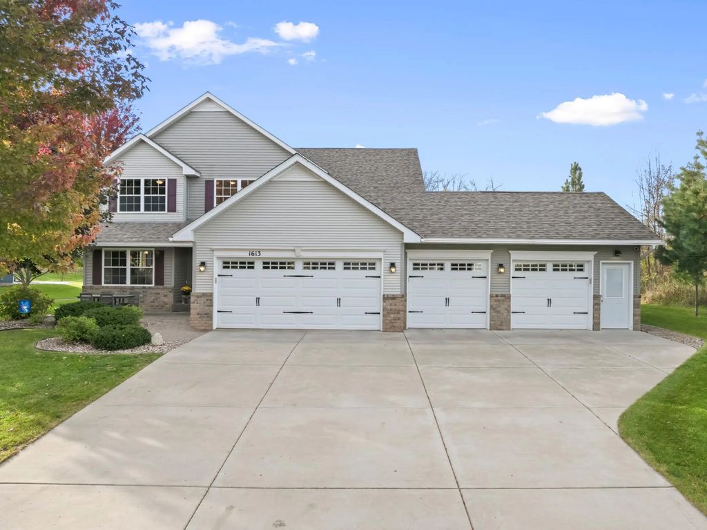 1613 Pinnacle Drive, Dundas