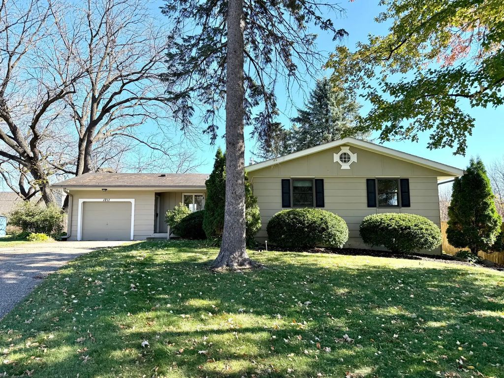 1211 Archibald Court, Northfield